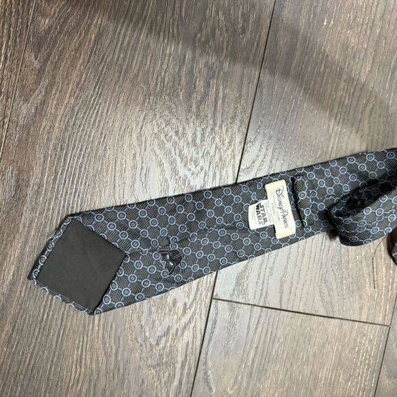 Disney Parks Men’s Star Wars Silk Darth Vader Tie - Picture 4 of 4